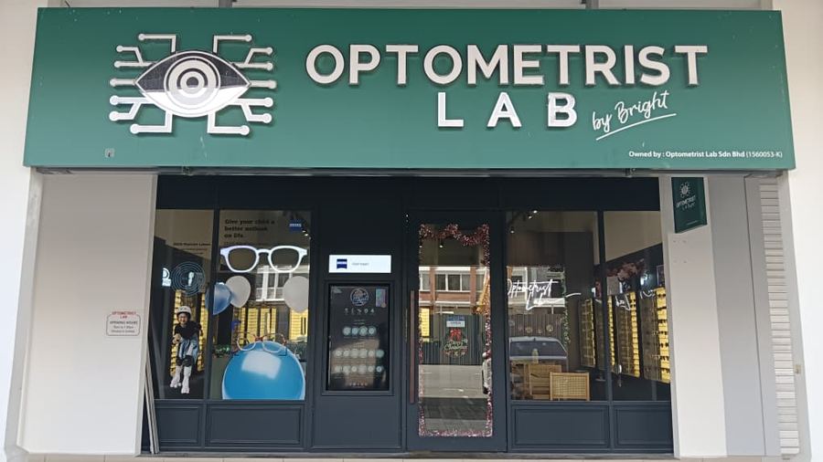 Photo of Optometrist Lab