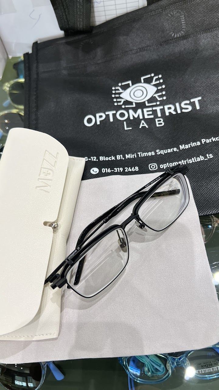 Photo of Optometrist Lab